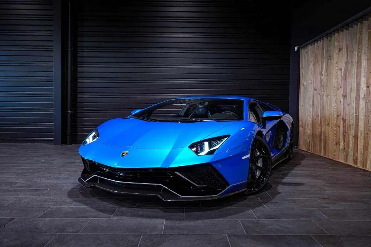 Photo 1 : Lamborghini Aventador 2022 Essence