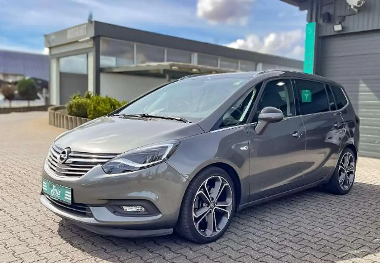 Photo 1 : Opel Zafira 2017 Diesel