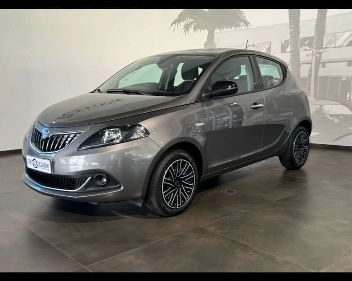 Photo 1 : Lancia Ypsilon 2022 Essence