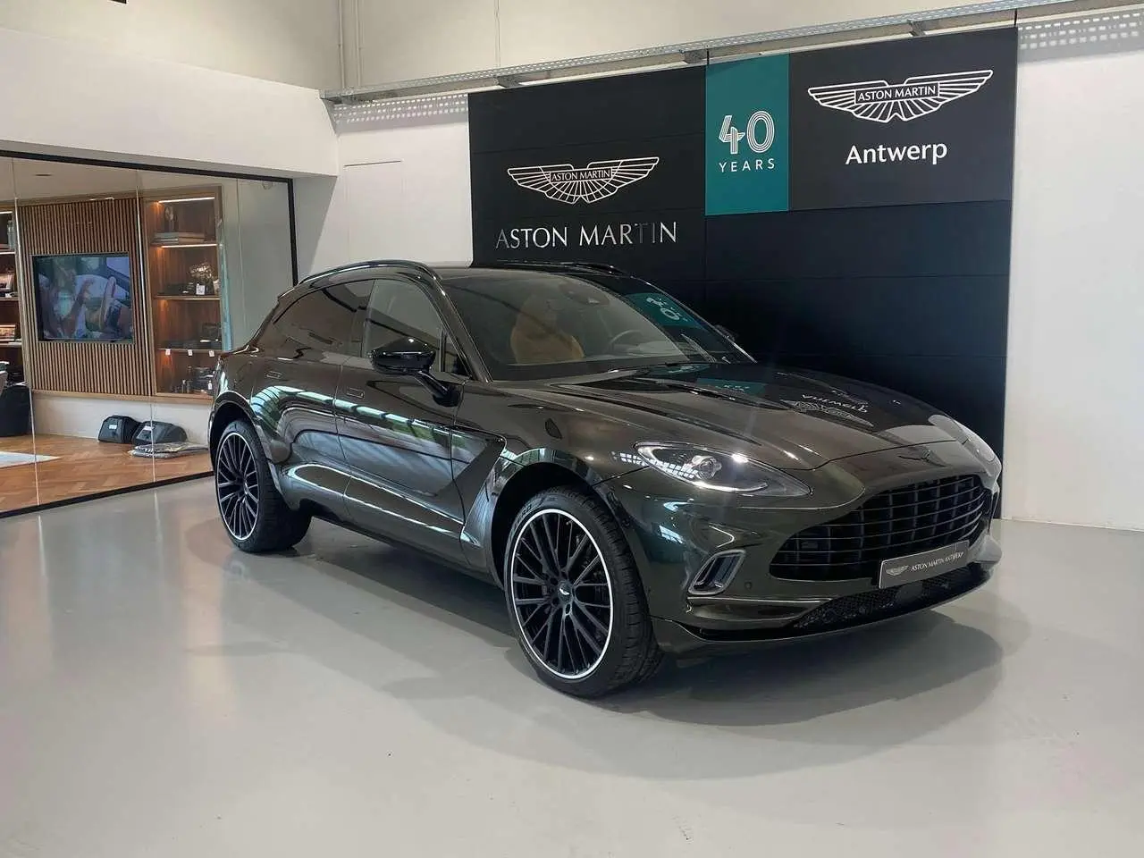 Photo 1 : Aston Martin Dbx 2022 Petrol