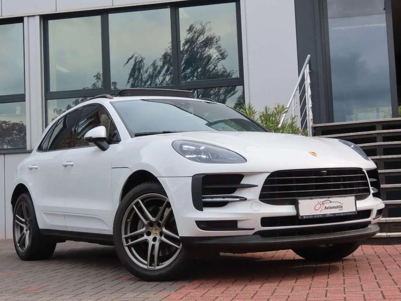 Photo 1 : Porsche Macan 2021 Essence