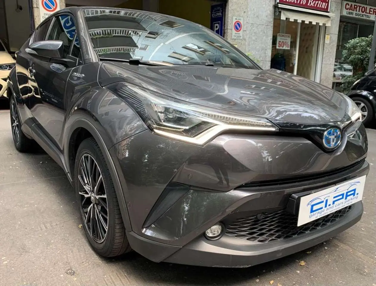 Photo 1 : Toyota C-hr 2018 Hybrid