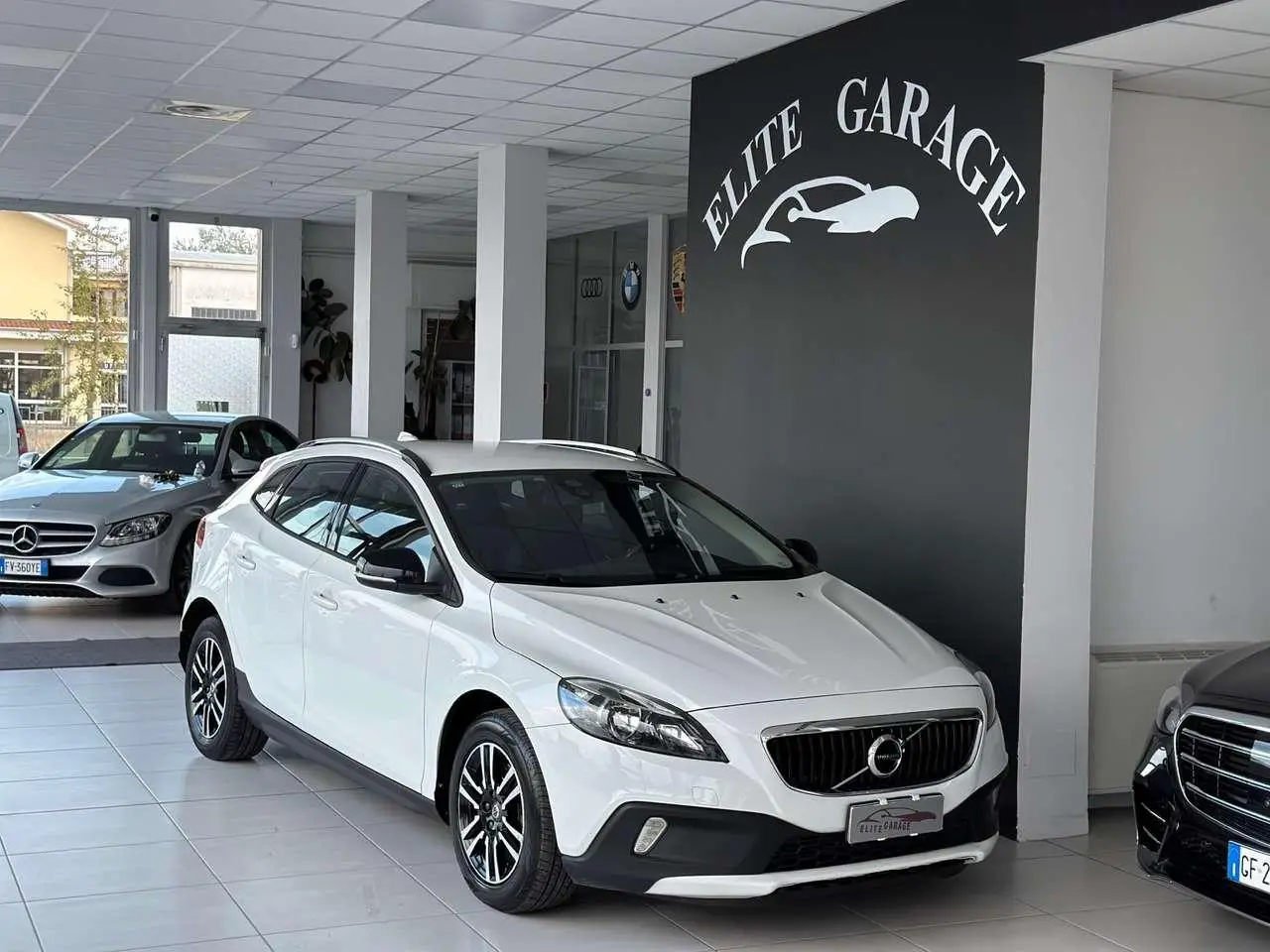 Photo 1 : Volvo V40 2017 Diesel