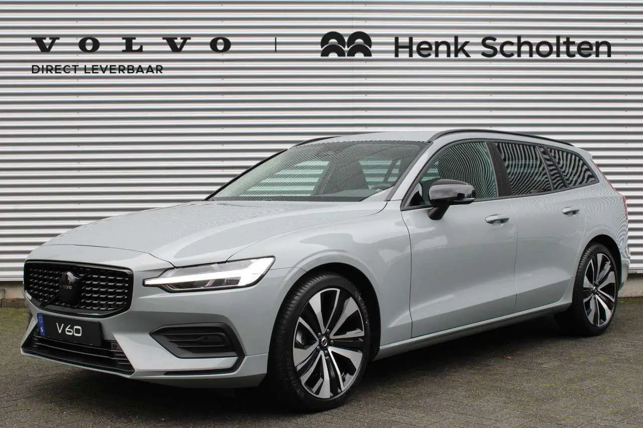 Photo 1 : Volvo V60 2024 Essence