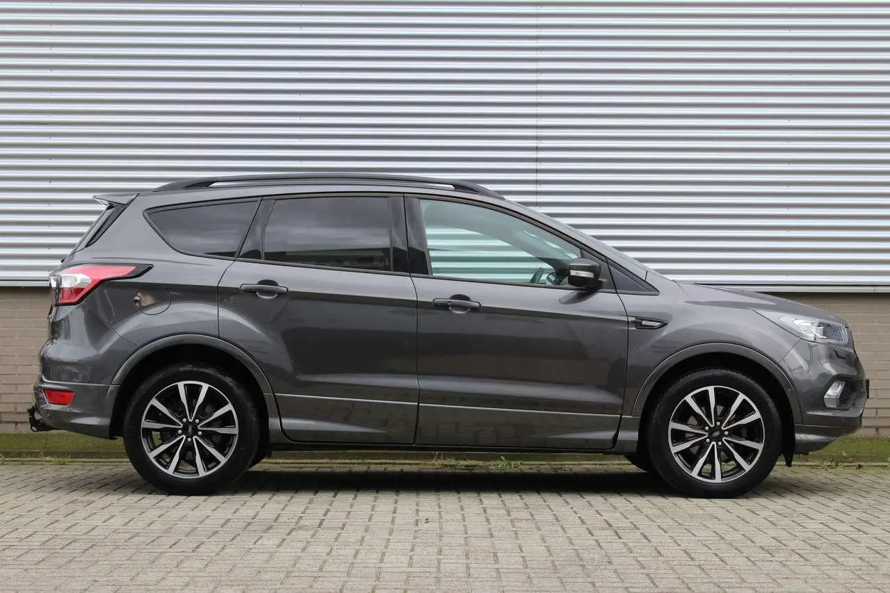 Photo 1 : Ford Kuga 2018 Petrol