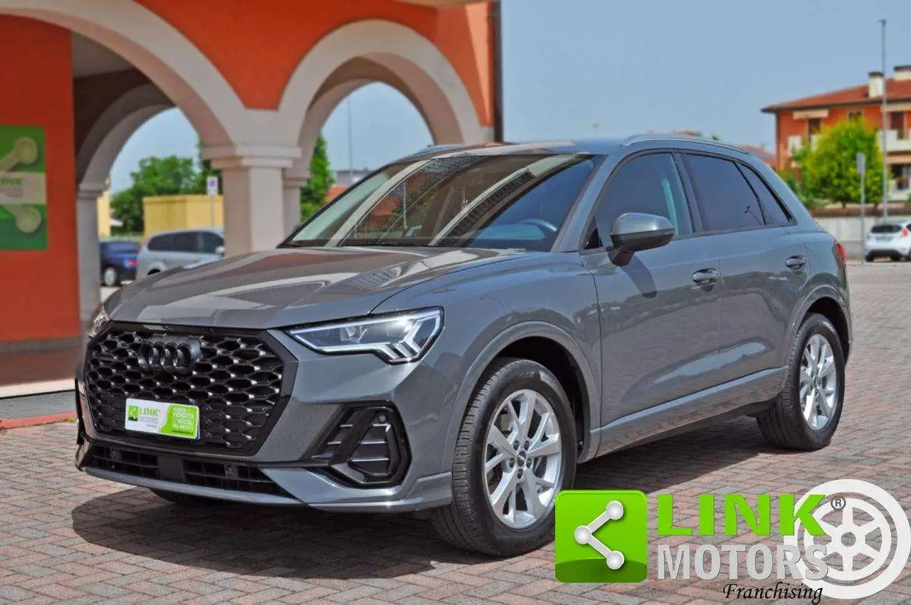 Photo 1 : Audi Q3 2020 Hybrid