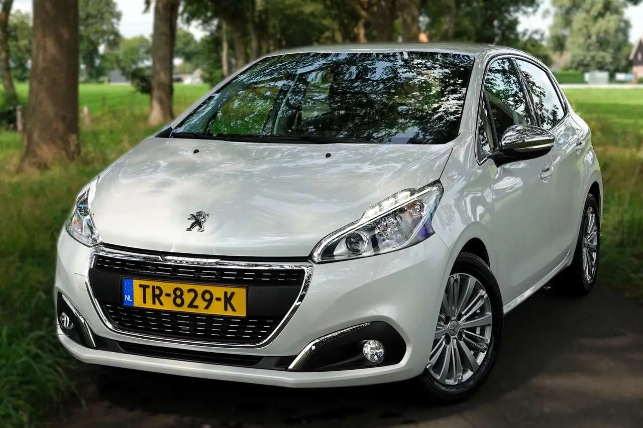 Photo 1 : Peugeot 208 2018 Petrol