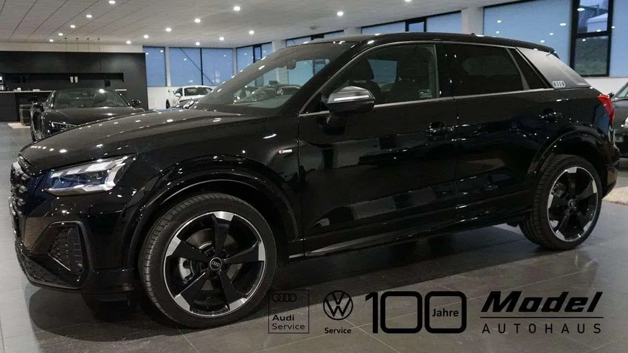 Photo 1 : Audi Q2 2024 Petrol