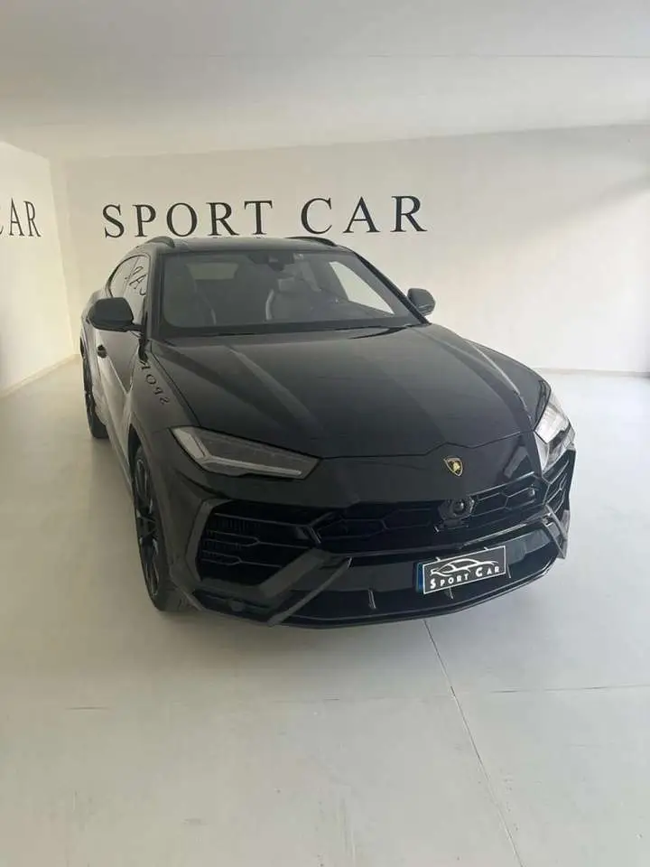 Photo 1 : Lamborghini Urus 2019 Petrol