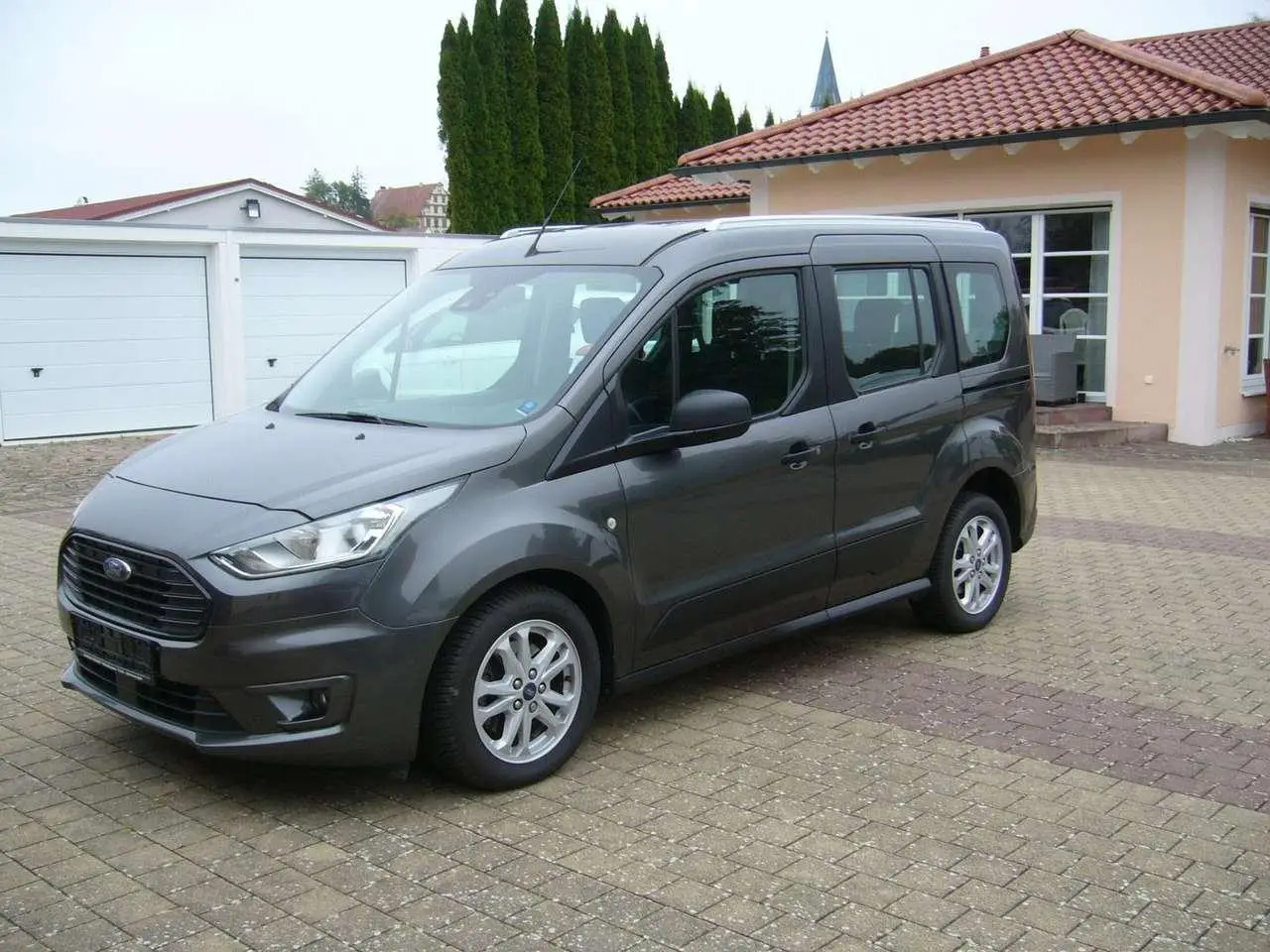 Photo 1 : Ford Tourneo 2019 Essence