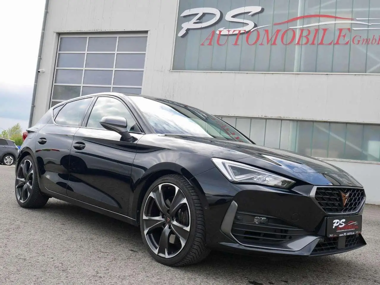 Photo 1 : Cupra Leon 2023 Petrol