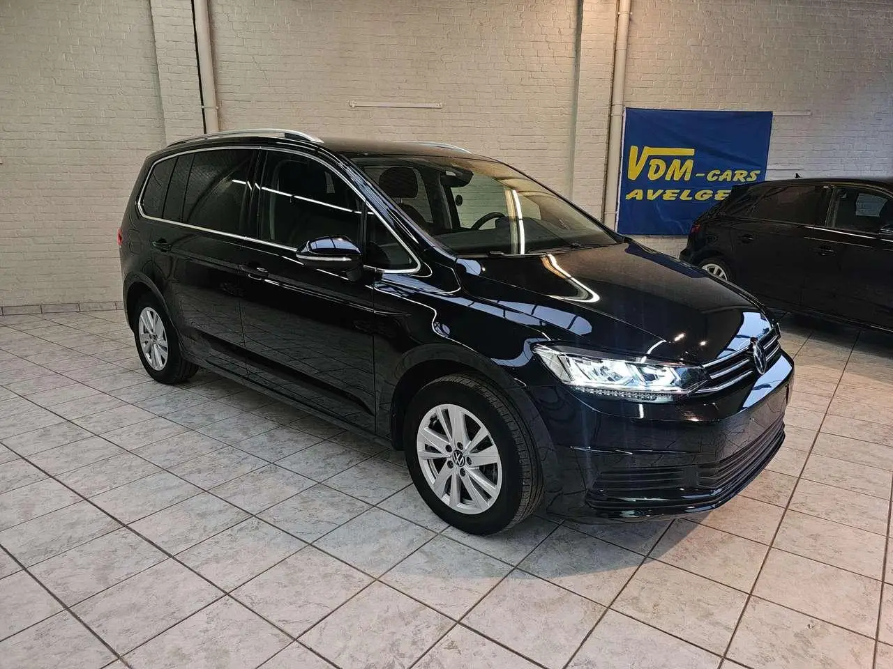 Photo 1 : Volkswagen Touran 2023 Petrol