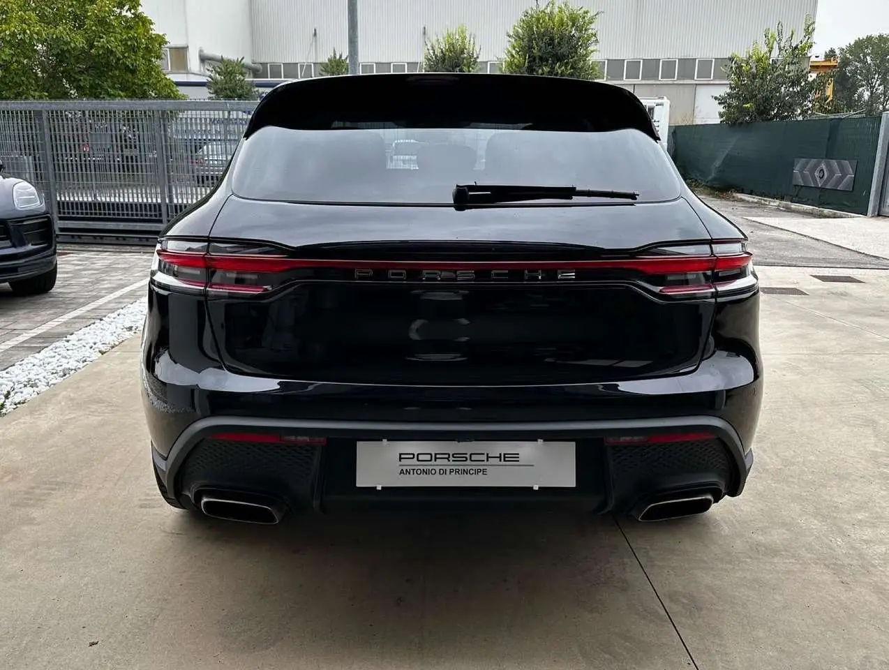 Photo 1 : Porsche Macan 2022 Essence