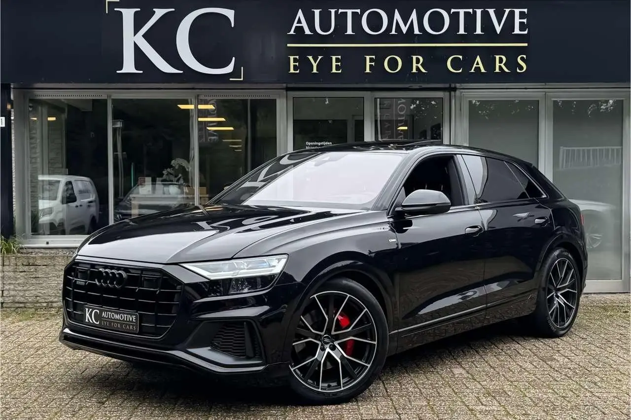 Photo 1 : Audi Q8 2019 Petrol