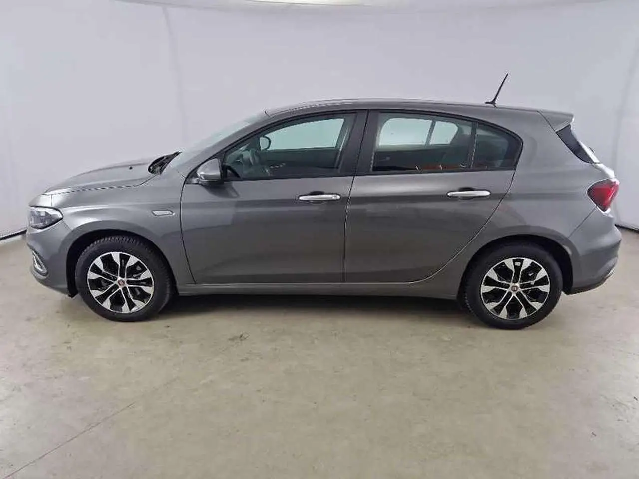 Photo 1 : Fiat Tipo 2023 Petrol