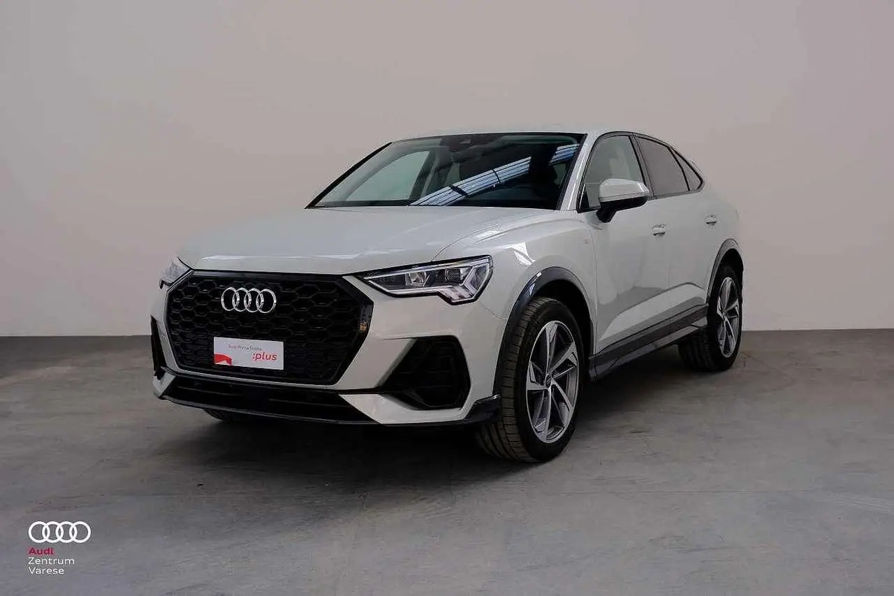 Photo 1 : Audi Q3 2023 Essence