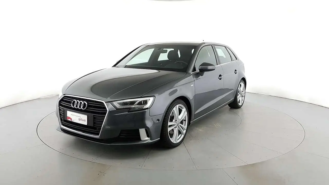 Photo 1 : Audi A3 2019 Petrol