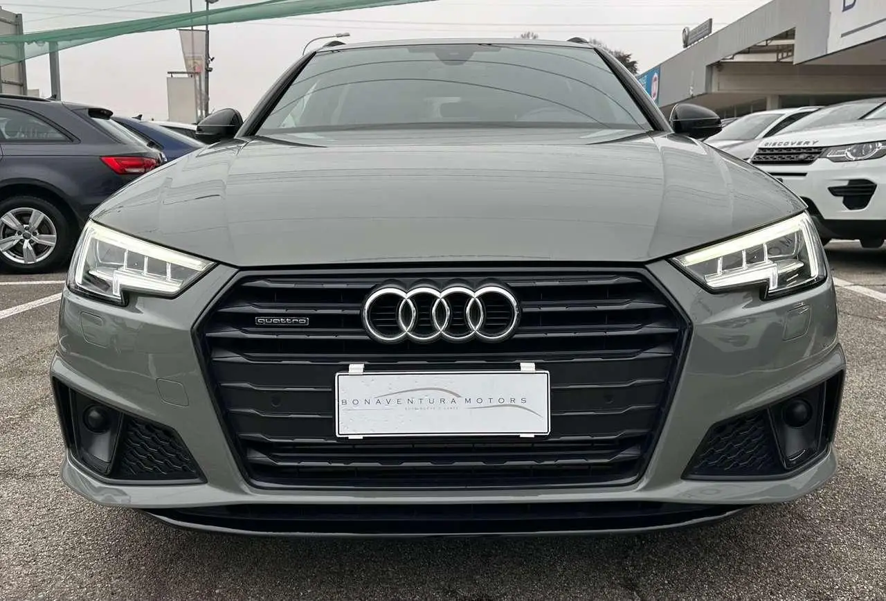 Photo 1 : Audi A4 2019 Hybride