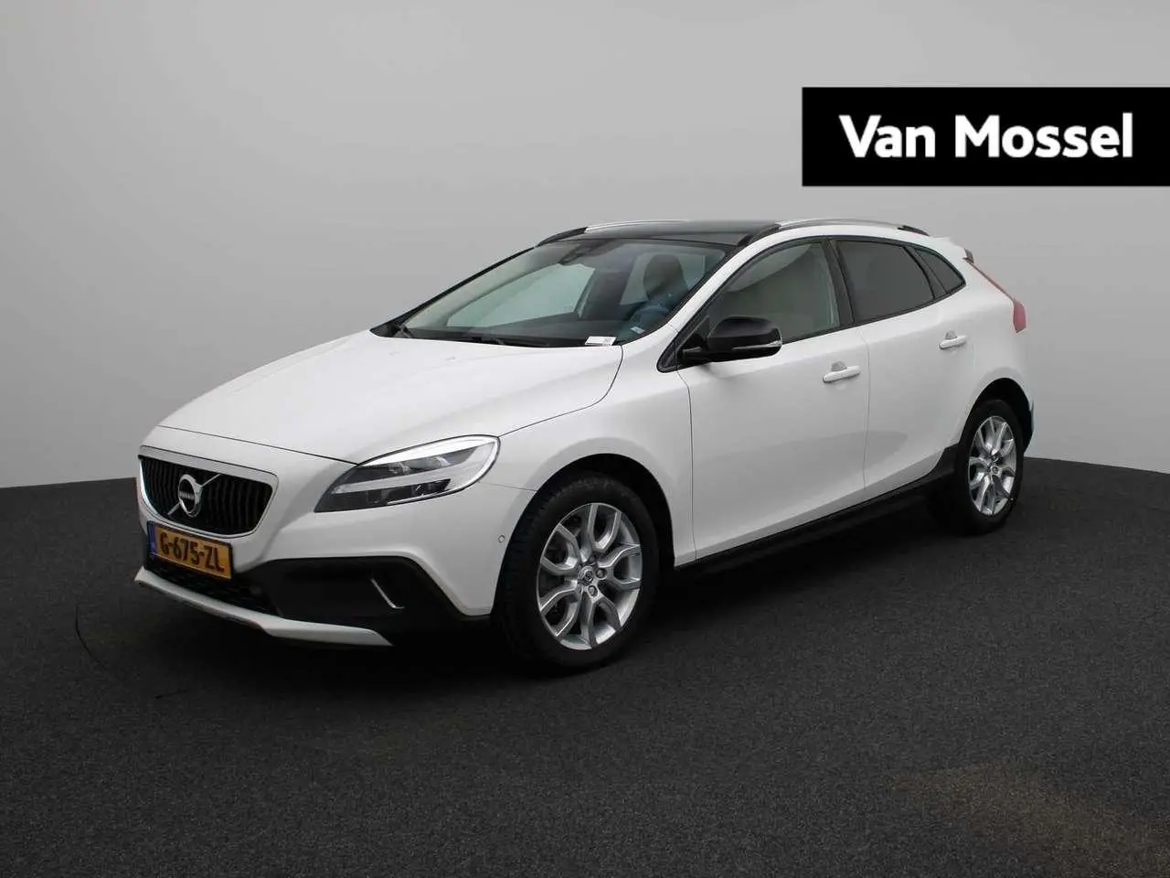 Photo 1 : Volvo V40 2020 Essence