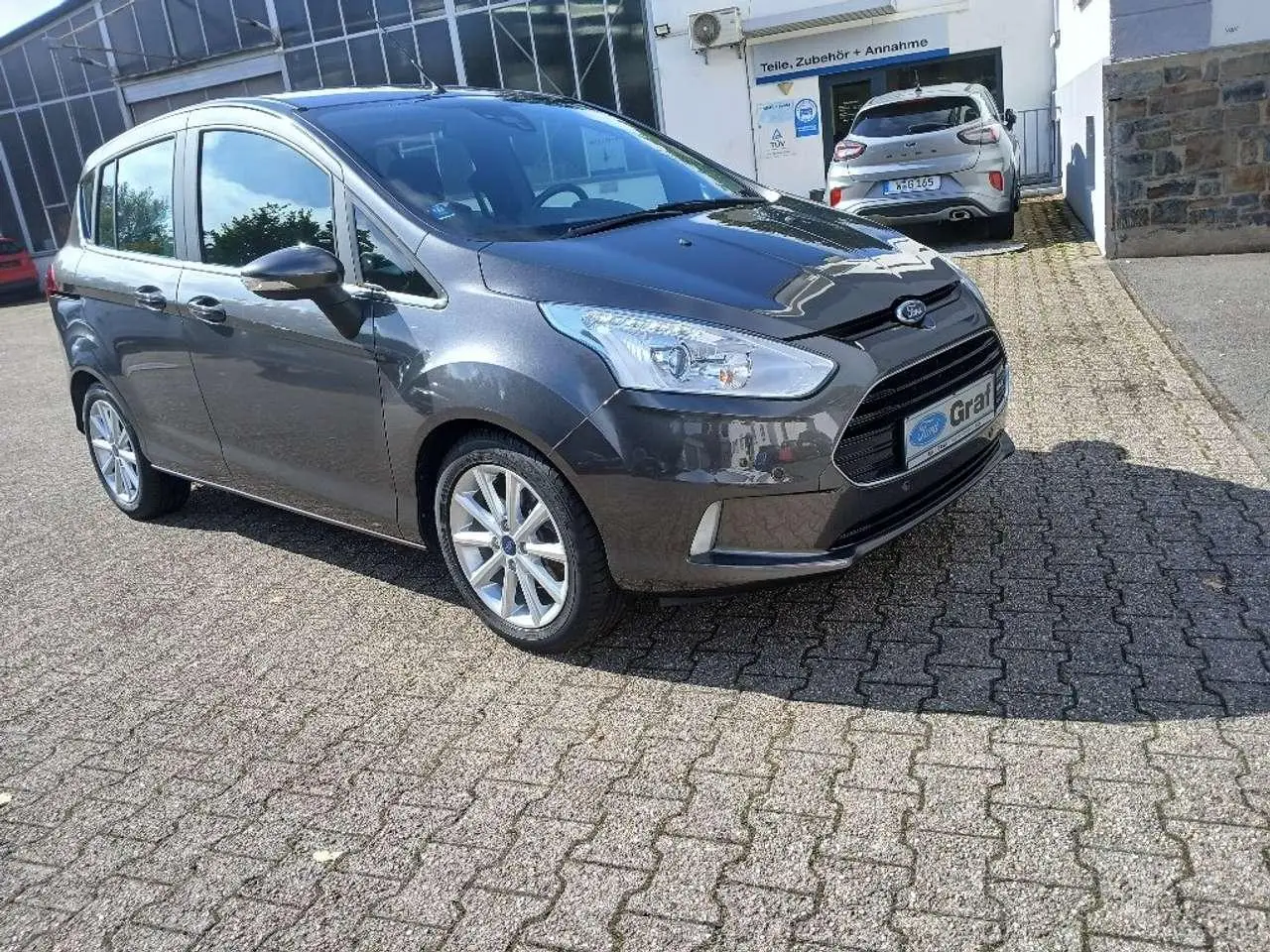 Photo 1 : Ford B-max 2016 Petrol