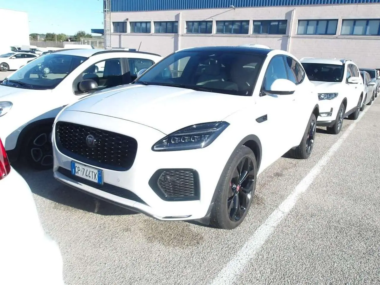 Photo 1 : Jaguar E-pace 2023 Hybrid