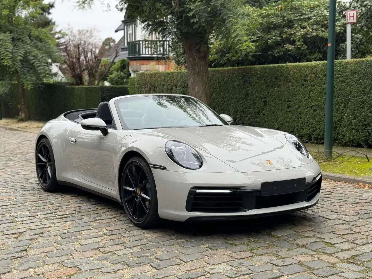 Photo 1 : Porsche 992 2022 Petrol