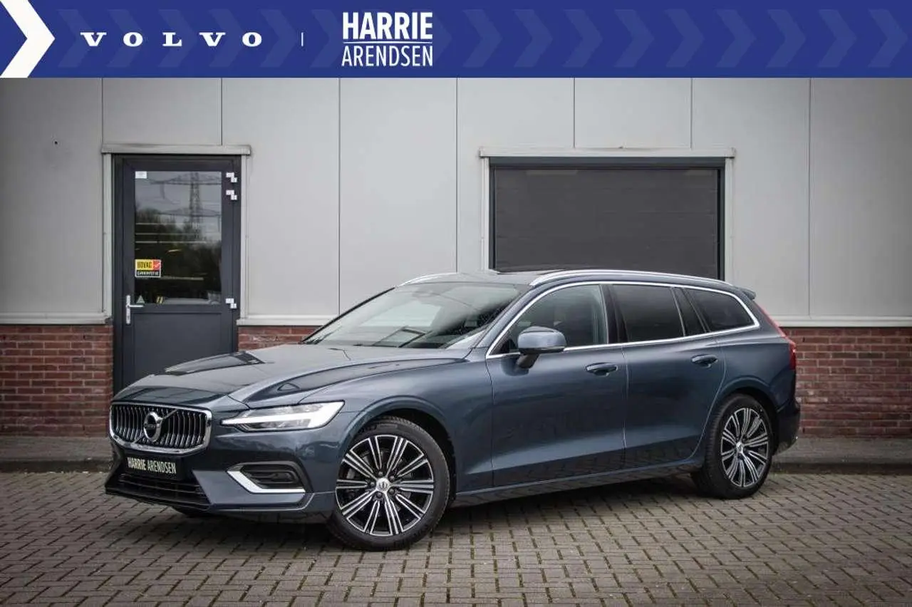 Photo 1 : Volvo V60 2022 Petrol