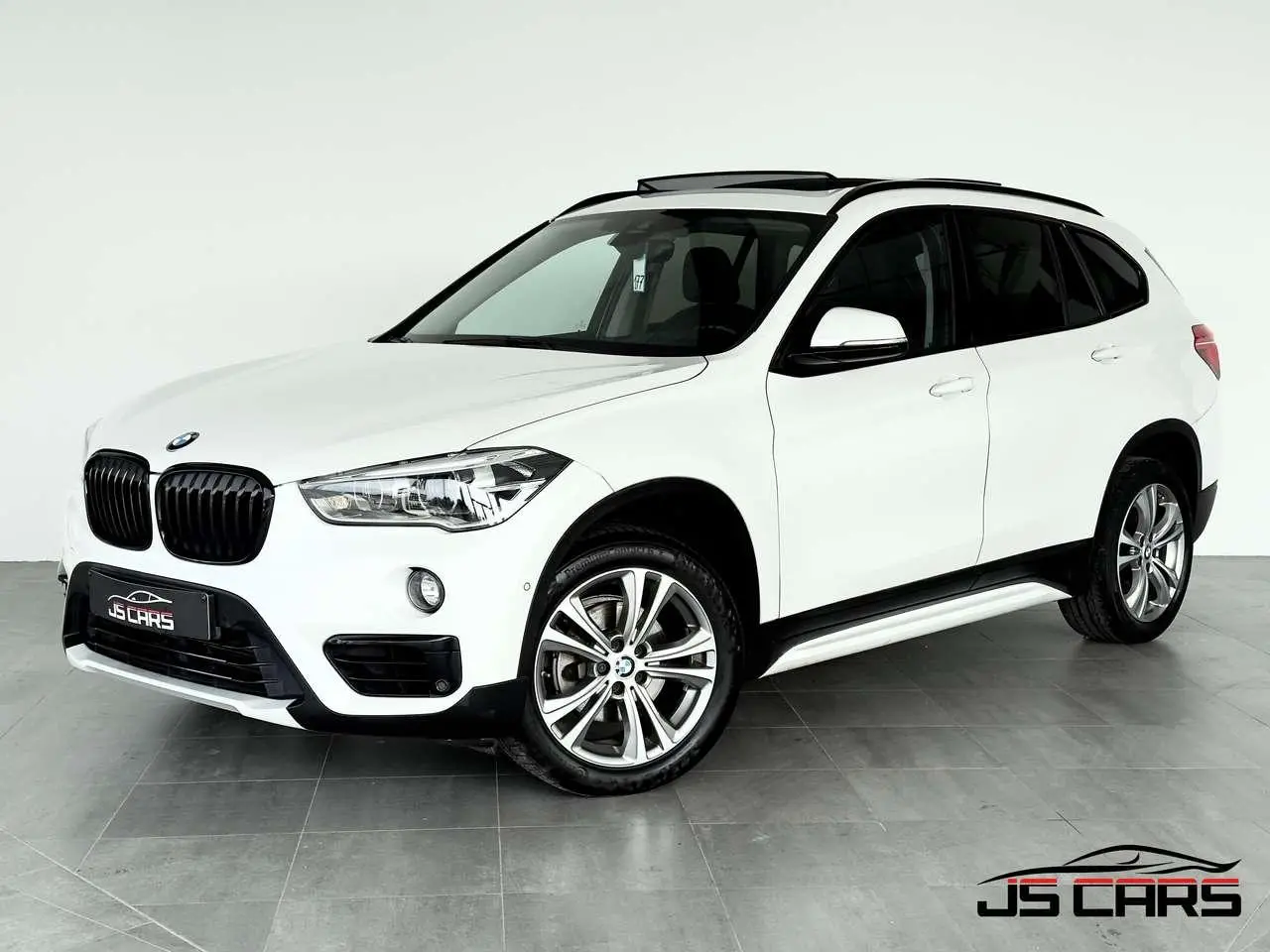 Photo 1 : Bmw X1 2018 Petrol