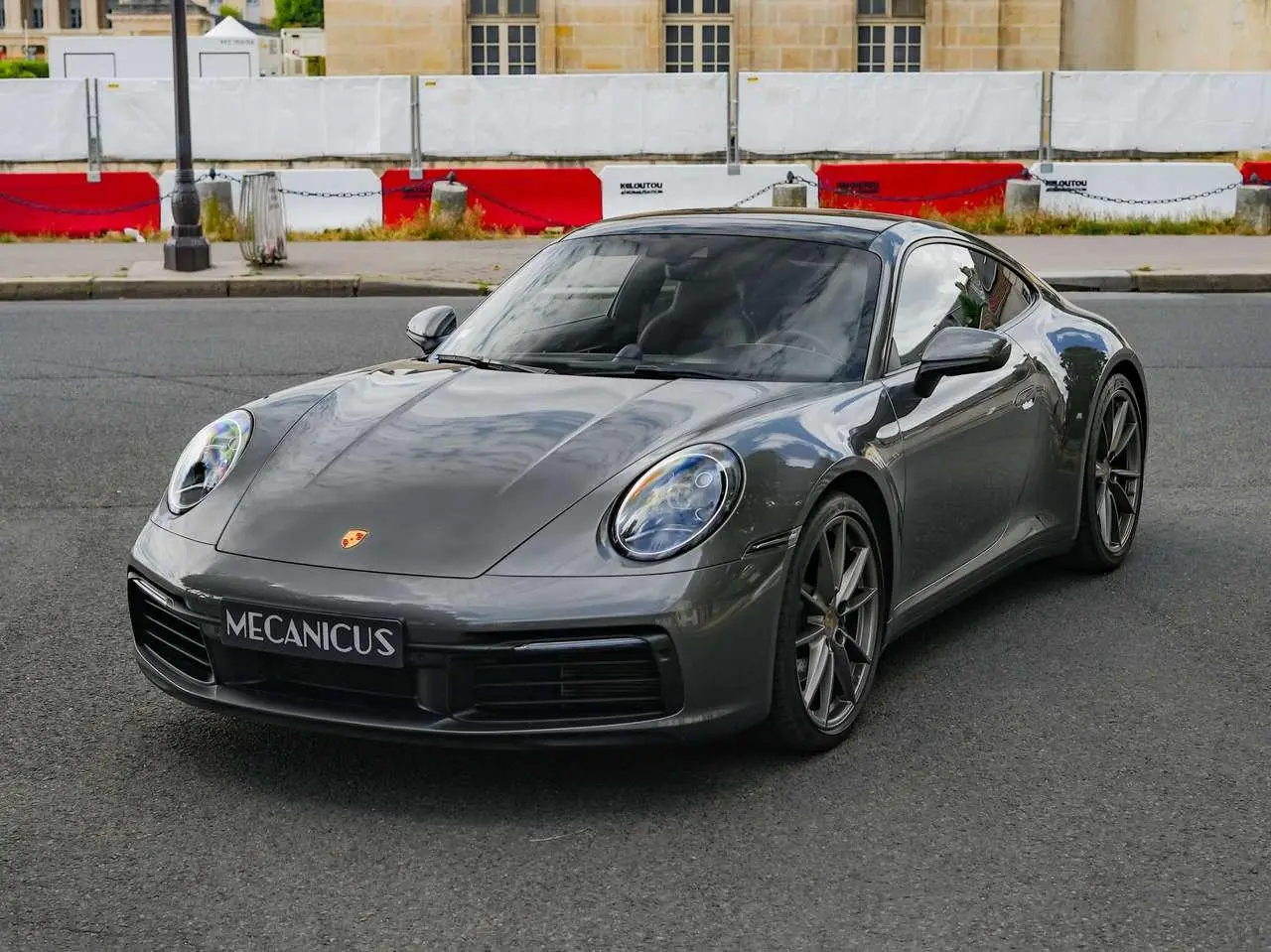 Photo 1 : Porsche 992 2019 Petrol