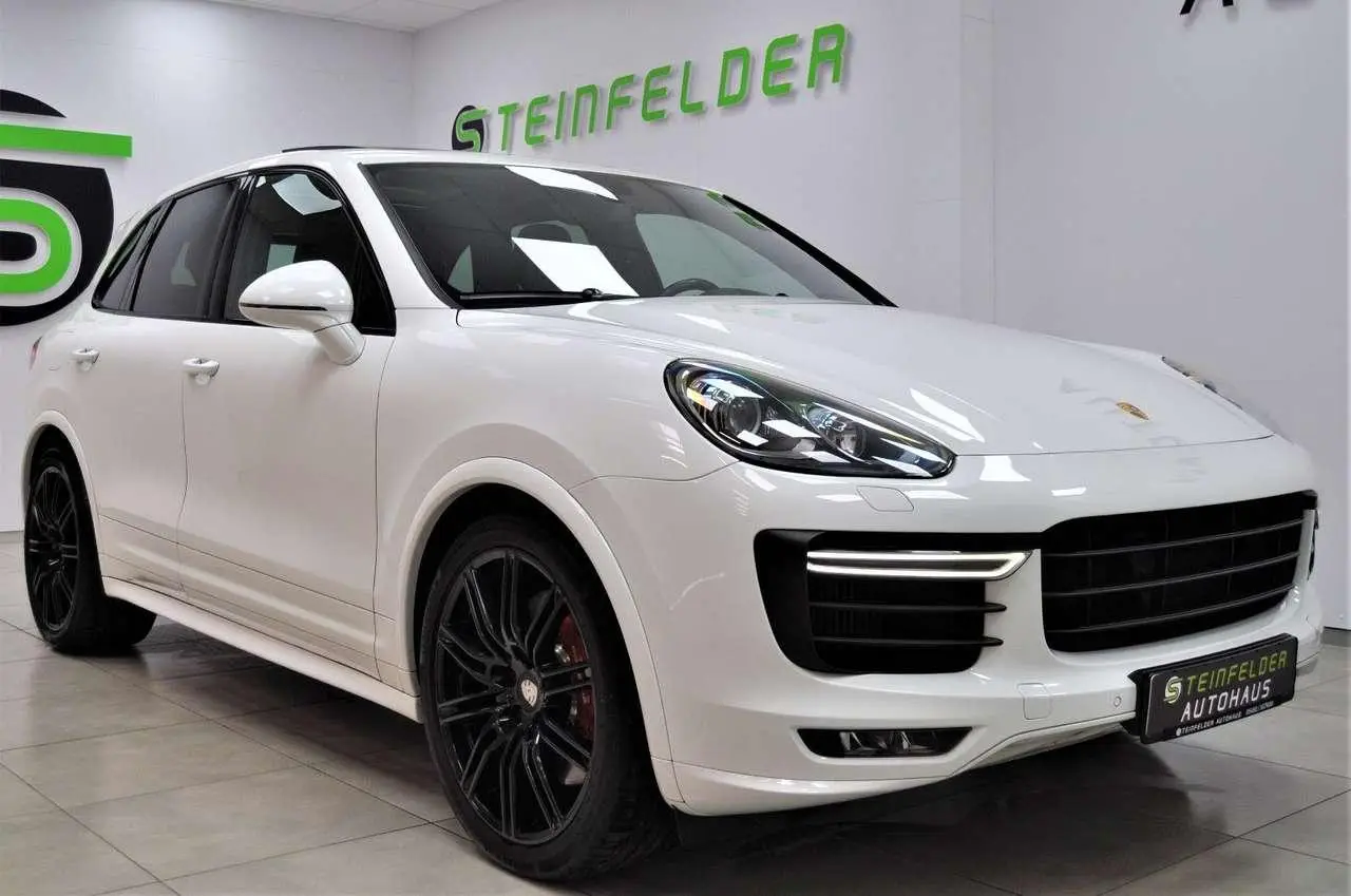 Photo 1 : Porsche Cayenne 2016 Essence