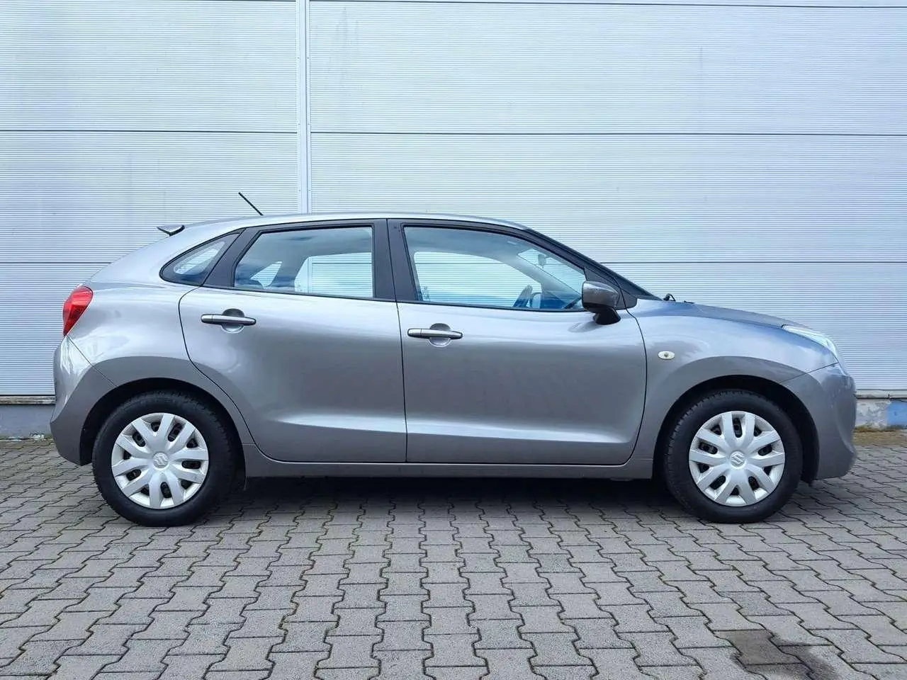 Photo 1 : Suzuki Baleno 2016 Petrol