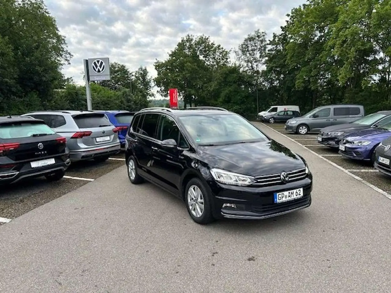 Photo 1 : Volkswagen Touran 2023 Essence