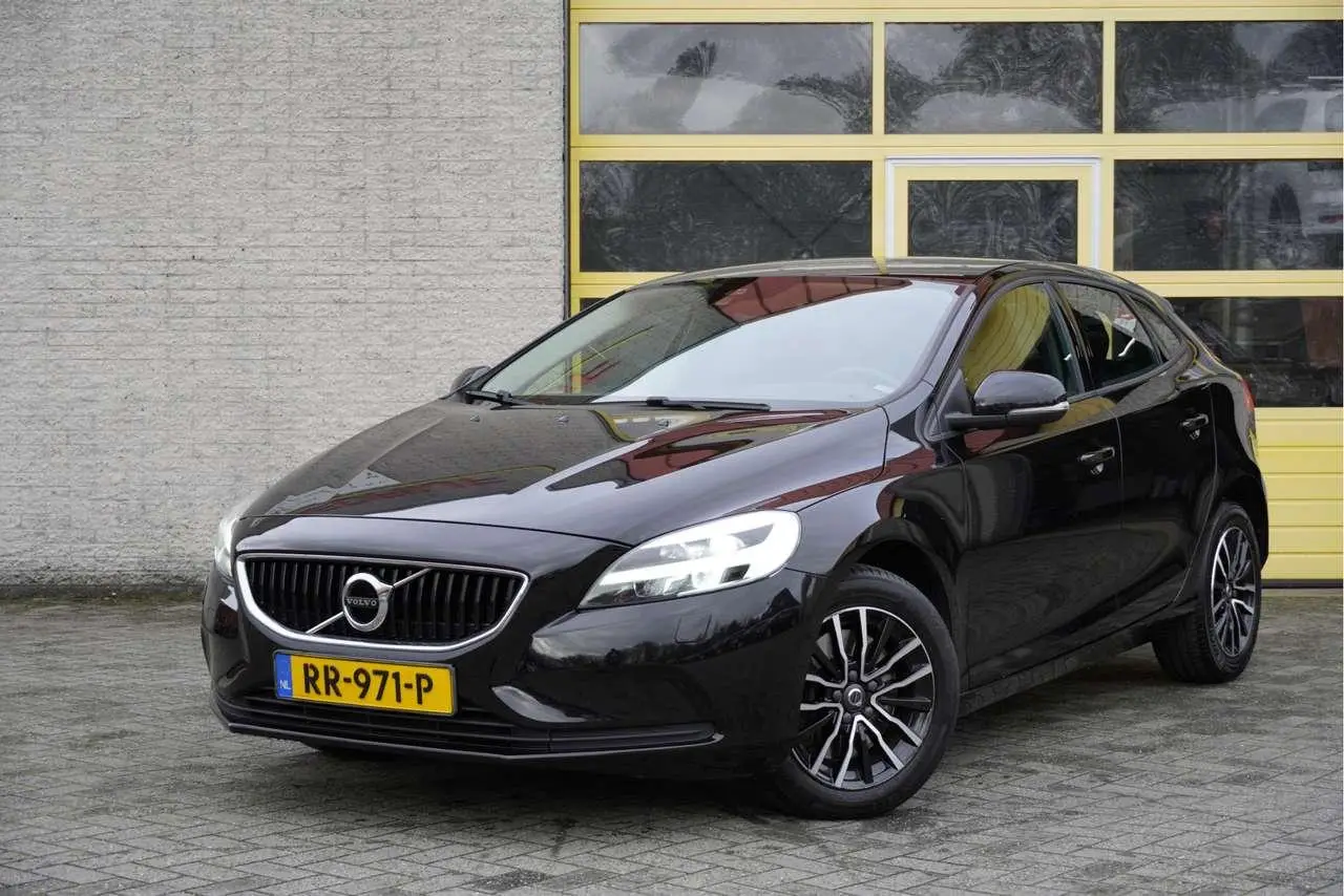 Photo 1 : Volvo V40 2018 Petrol