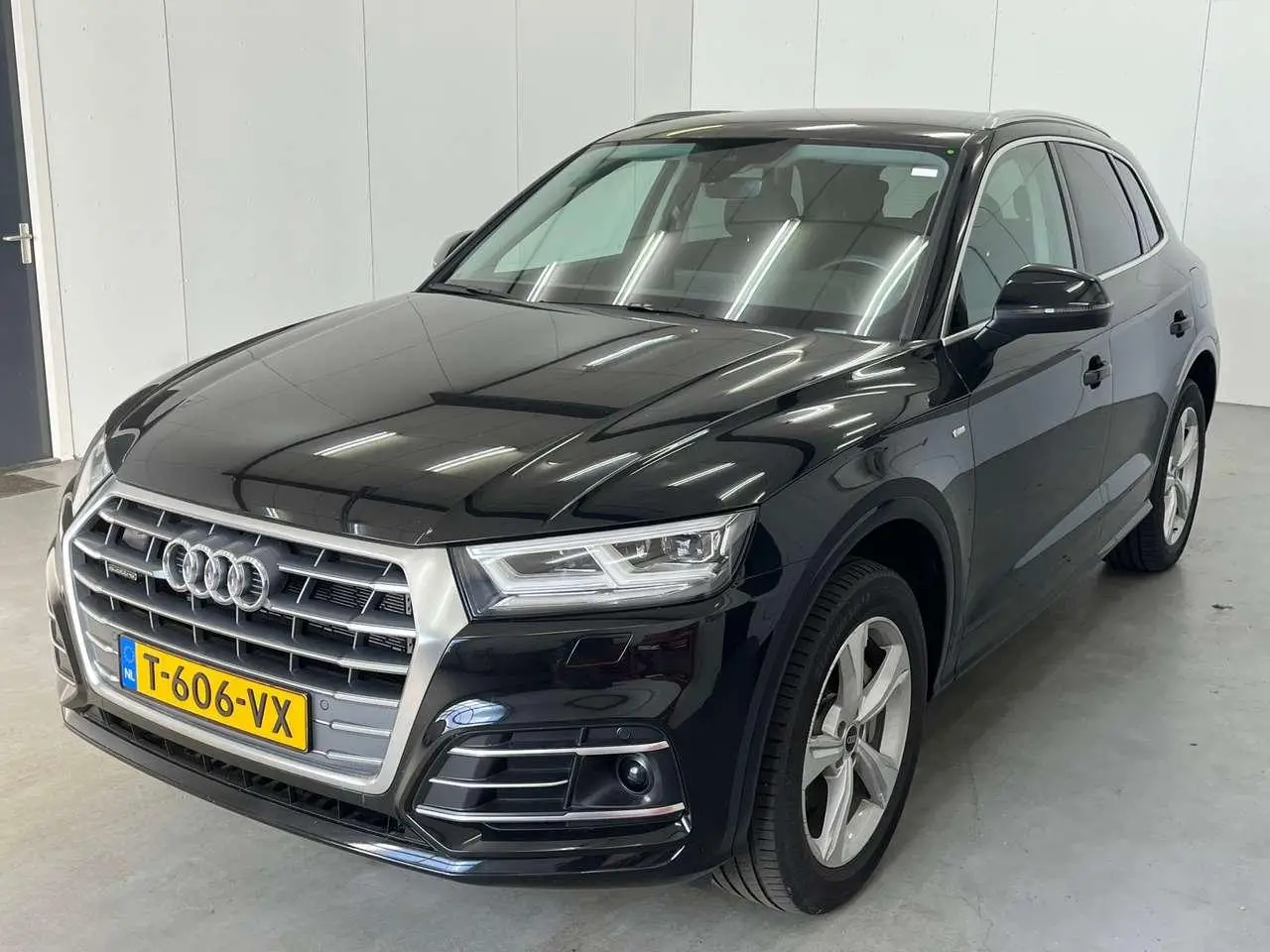 Photo 1 : Audi Q5 2021 Hybride