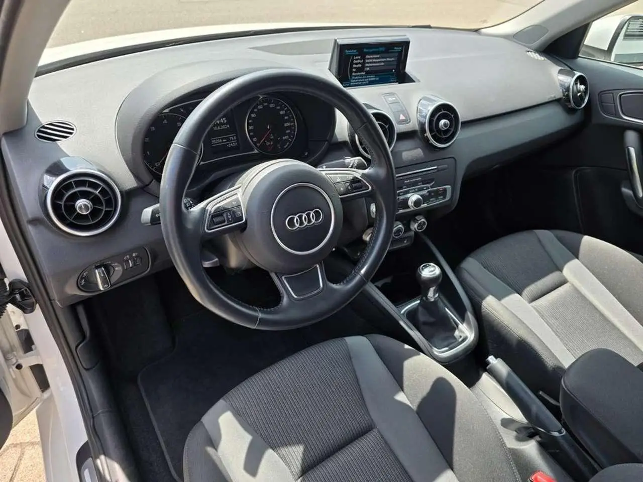 Photo 1 : Audi A1 2018 Essence