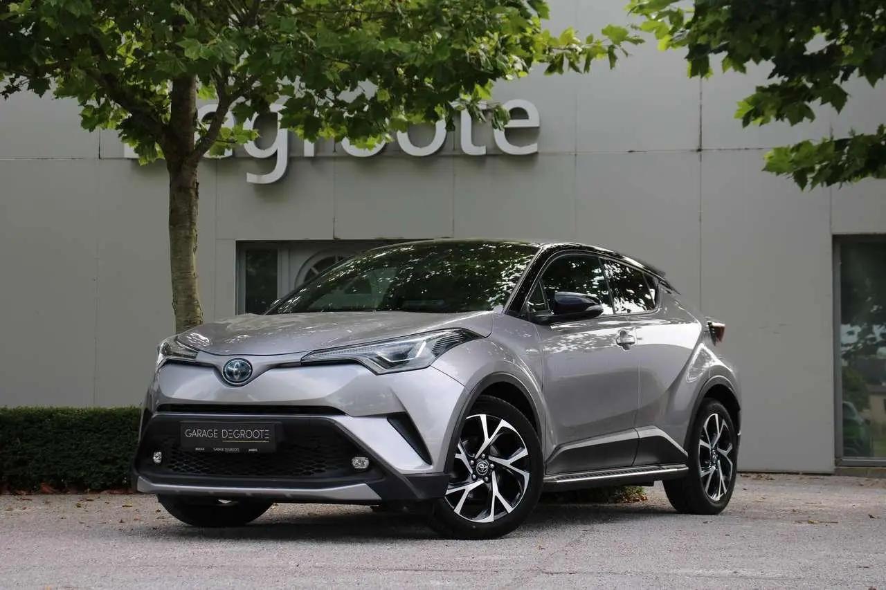 Photo 1 : Toyota C-hr 2017 Petrol