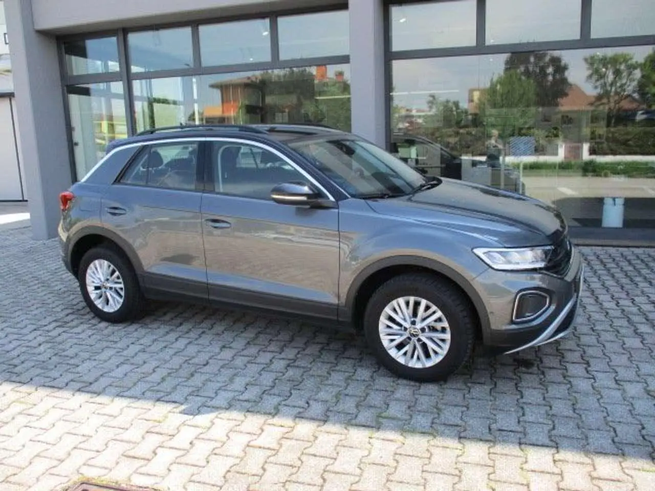 Photo 1 : Volkswagen T-roc 2023 Essence