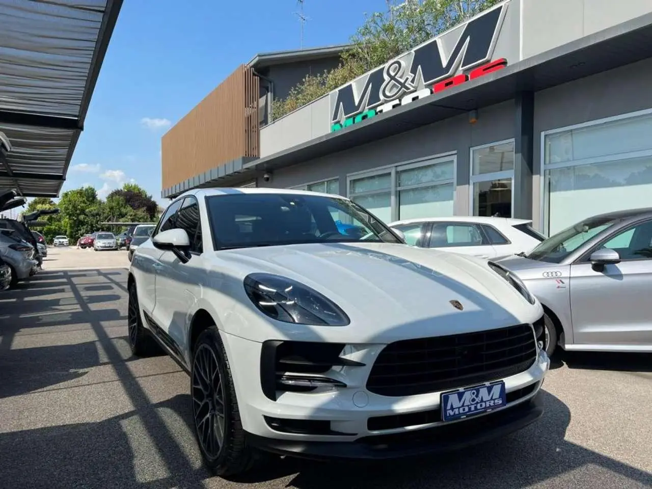 Photo 1 : Porsche Macan 2021 Essence