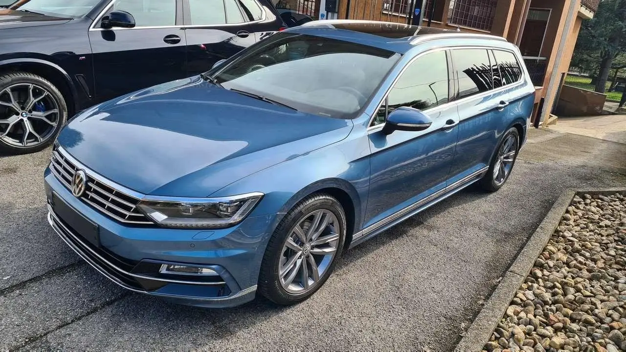 Photo 1 : Volkswagen Passat 2018 Petrol