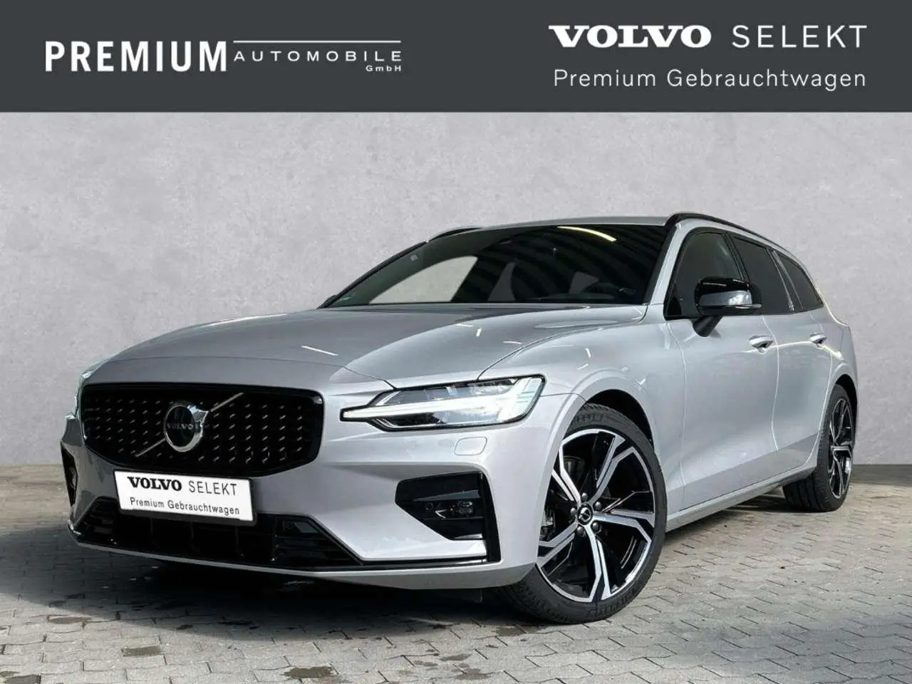 Photo 1 : Volvo V60 2024 Petrol