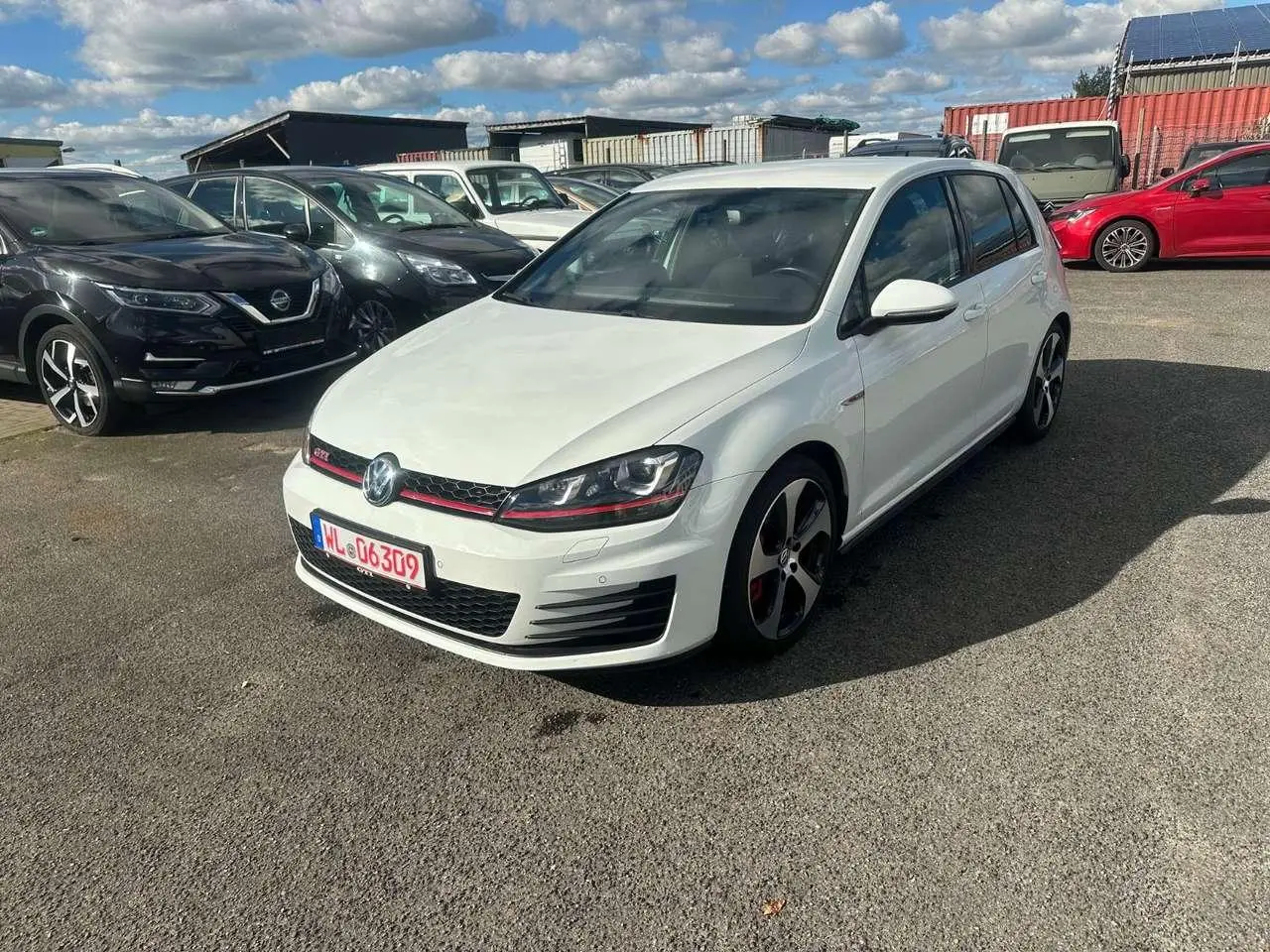 Photo 1 : Volkswagen Golf 2015 Petrol