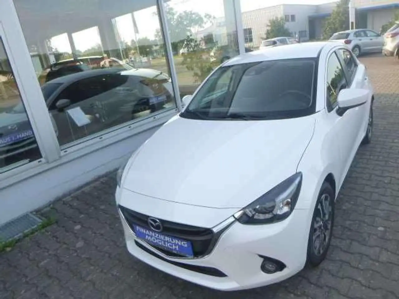 Photo 1 : Mazda 2 2017 Petrol