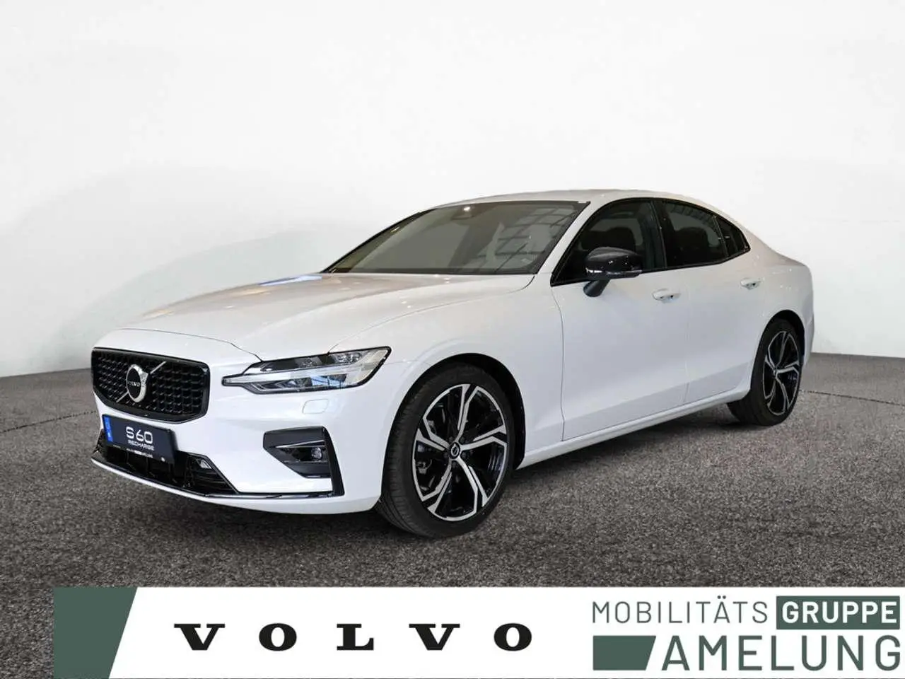 Photo 1 : Volvo S60 2024 Petrol