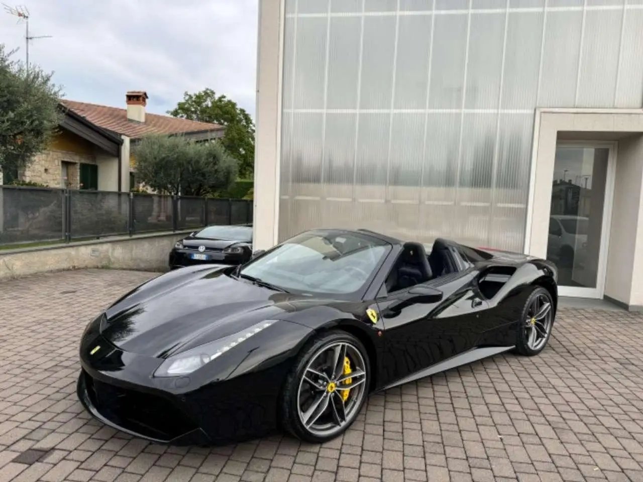 Photo 1 : Ferrari 488 2017 Petrol