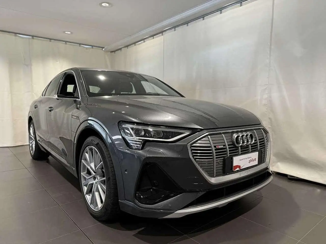 Photo 1 : Audi E-tron 2022 Électrique