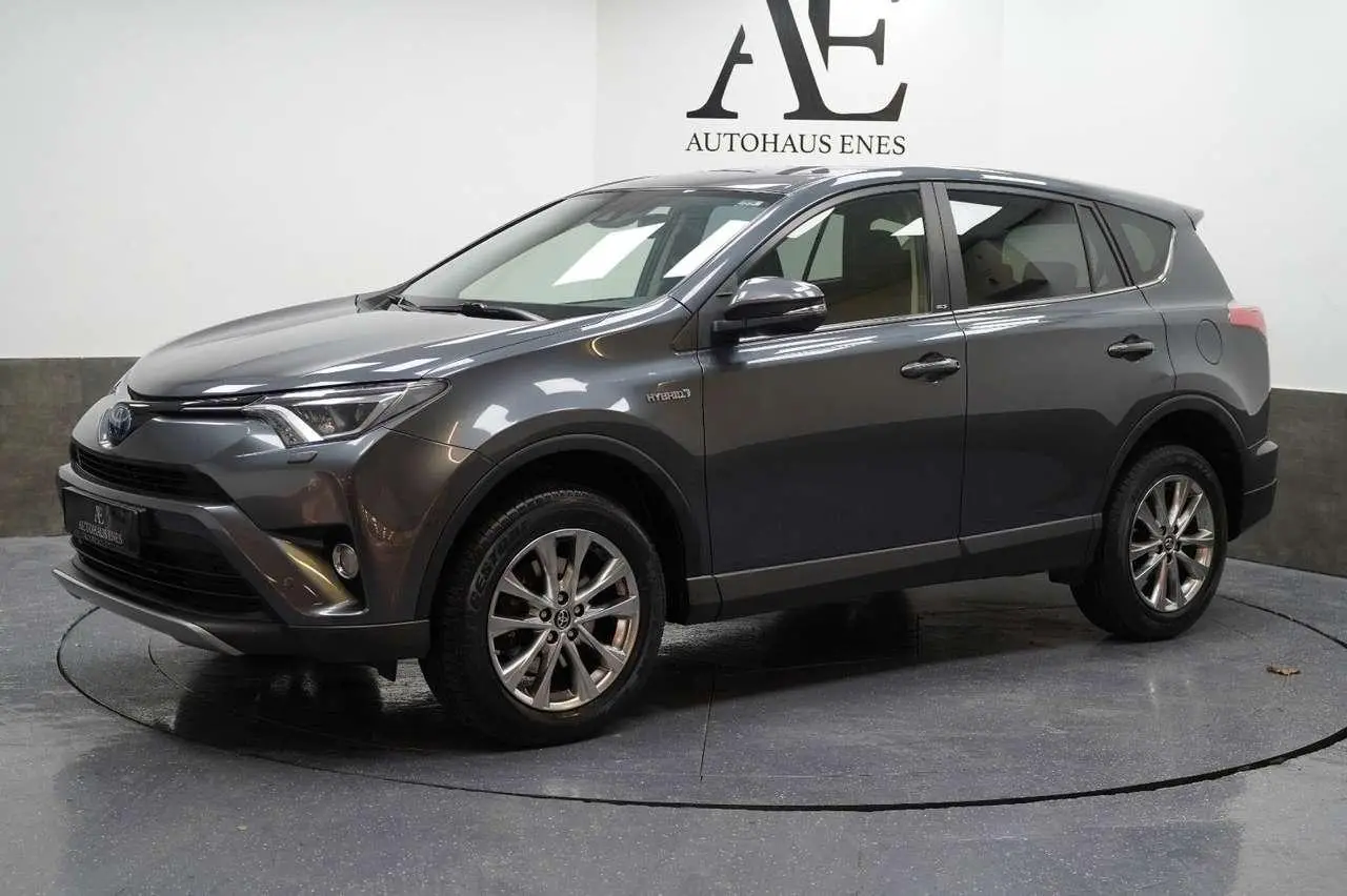 Photo 1 : Toyota Rav4 2017 Hybrid