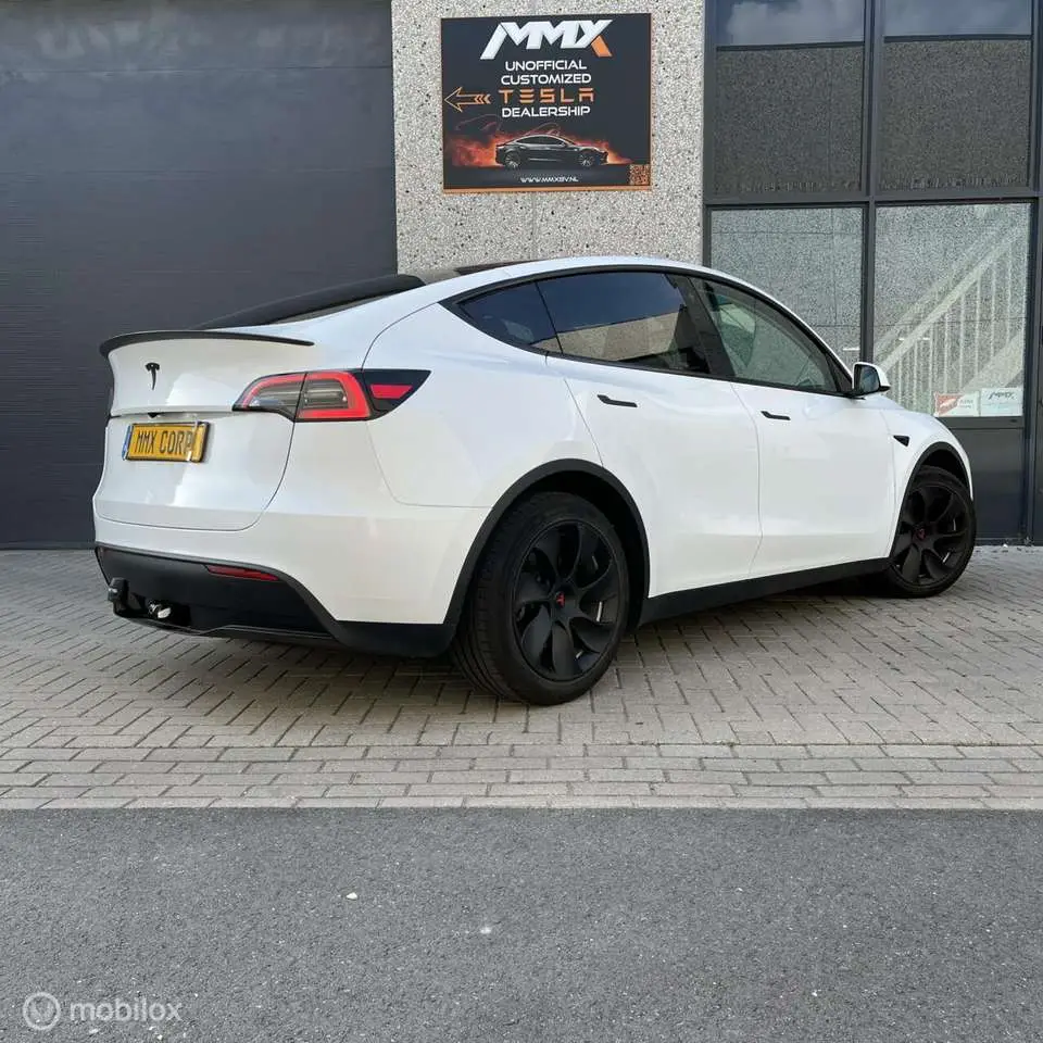 Photo 1 : Tesla Model Y 2023 Electric