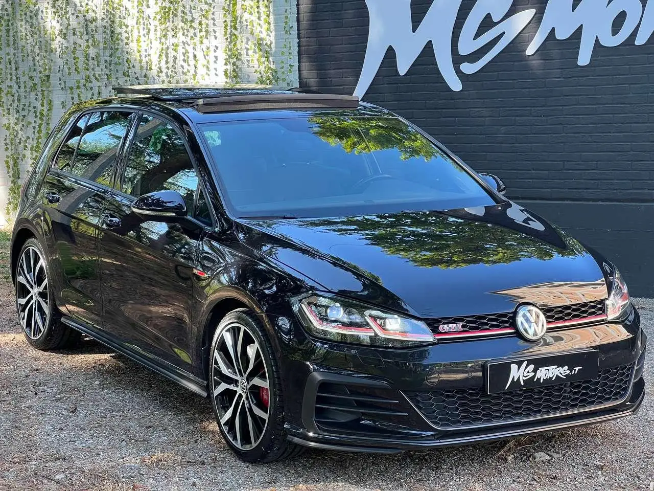 Photo 1 : Volkswagen Golf 2018 Petrol