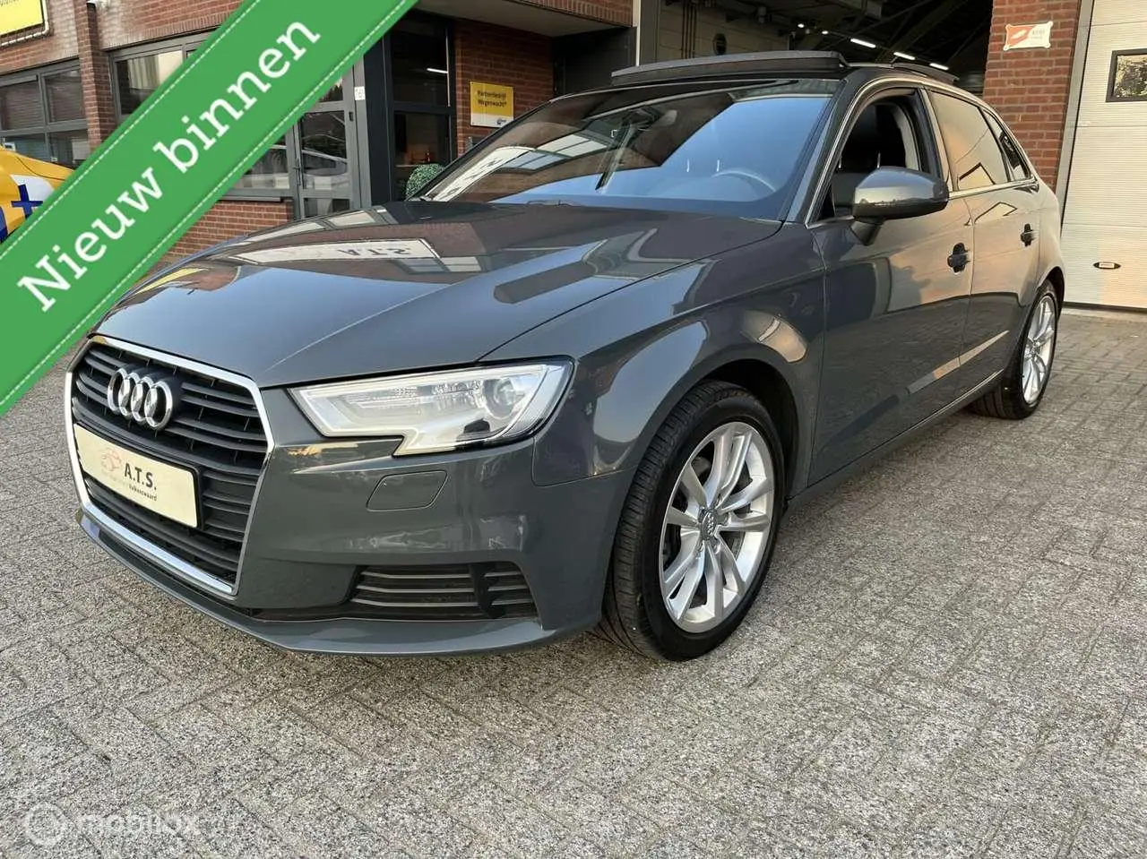 Photo 1 : Audi A3 2017 Petrol