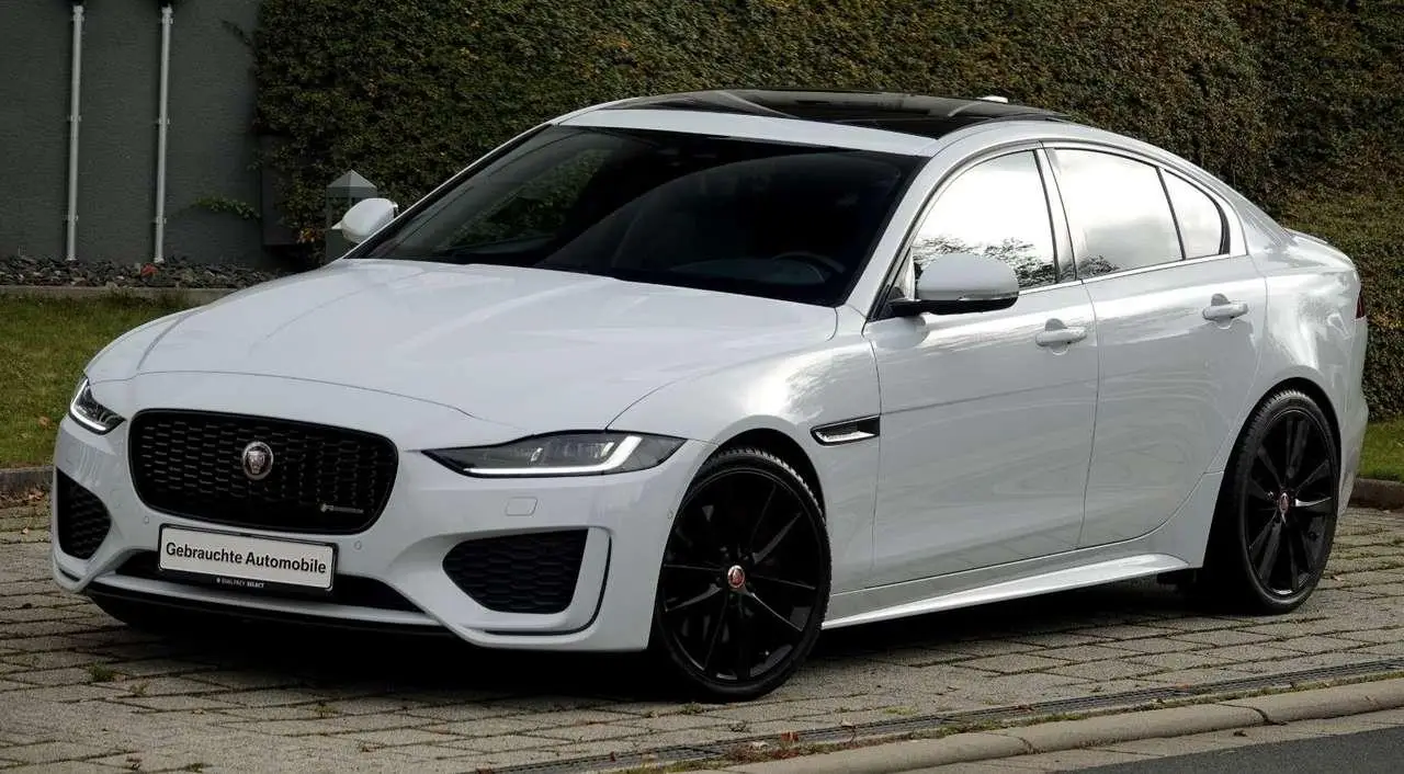 Photo 1 : Jaguar Xe 2020 Petrol